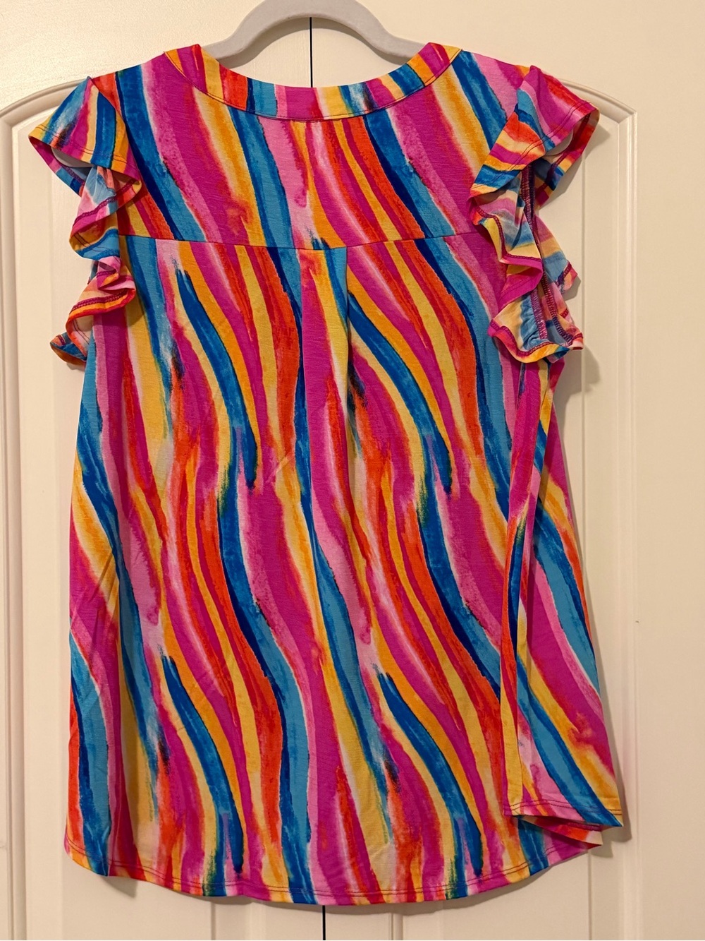 Dear Scarlett Lizzy Flutter Sleeve Top in Multi - Picture 5 of 6